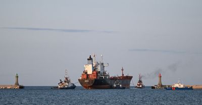 Po 8 latach statek Khatanga opuszcza port w Gdyni